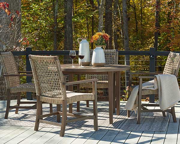 Outdoor Patio Table With Chairs