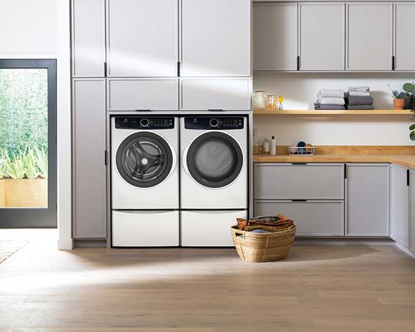 White Electric Dryer HE 8' second view