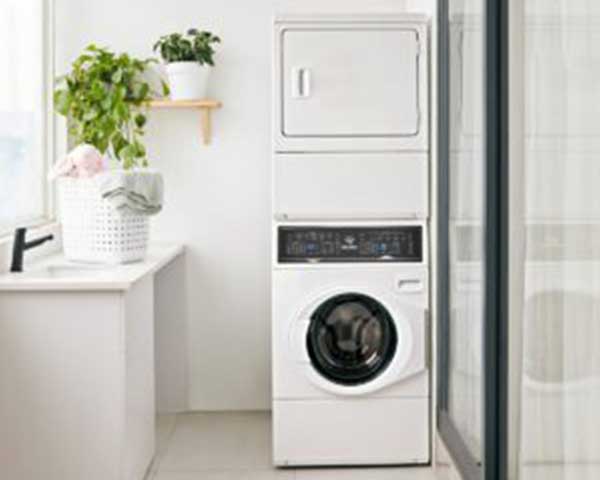 White Laundry Center Washer 3.5' Dryer 7'
